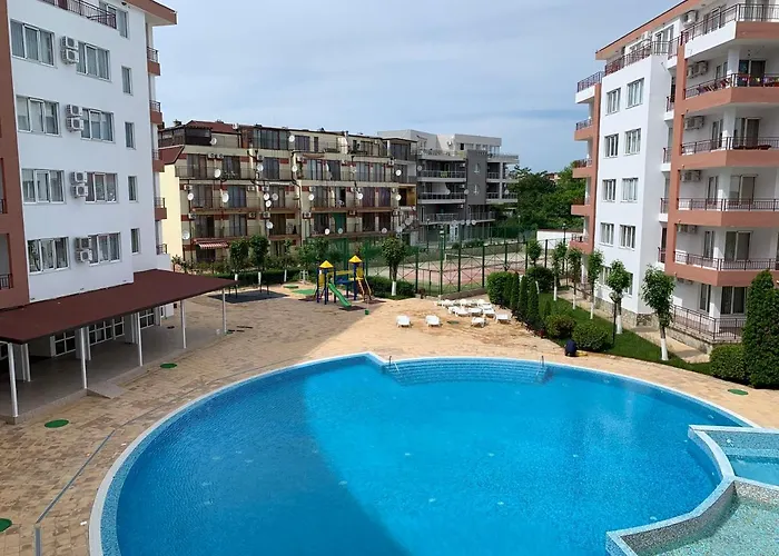 Апартамент Riviera By Kalina Resort, Равда