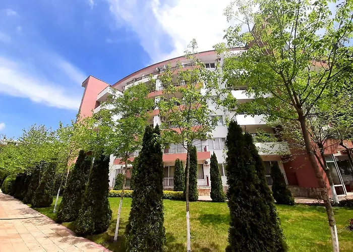 Апартамент Riviera By Kalina Resort, Равда