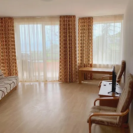 アパート Riviera By Kalina Resort,