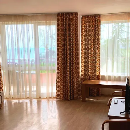 アパート Riviera By Kalina Resort,