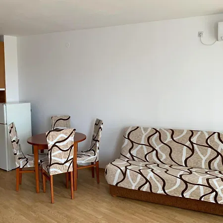 アパート Riviera By Kalina Resort,