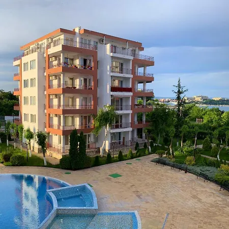 アパート Riviera By Kalina Resort, *