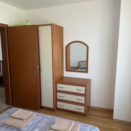 Riviera By Kalina Resort, アパート ラヴダ