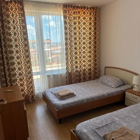 Riviera By Kalina Resort, アパート ラヴダ