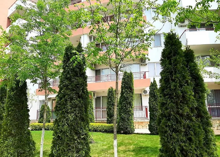 Апартамент Riviera By Kalina Resort, Равда