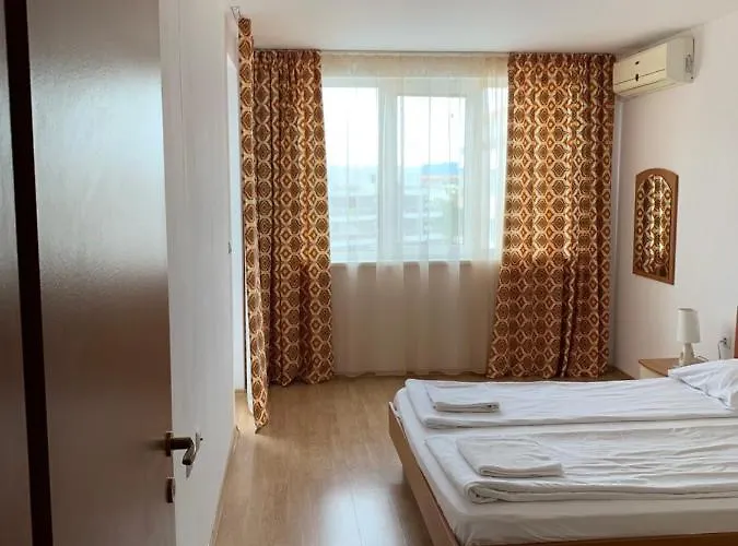 Апартамент Riviera By Kalina Resort, Равда