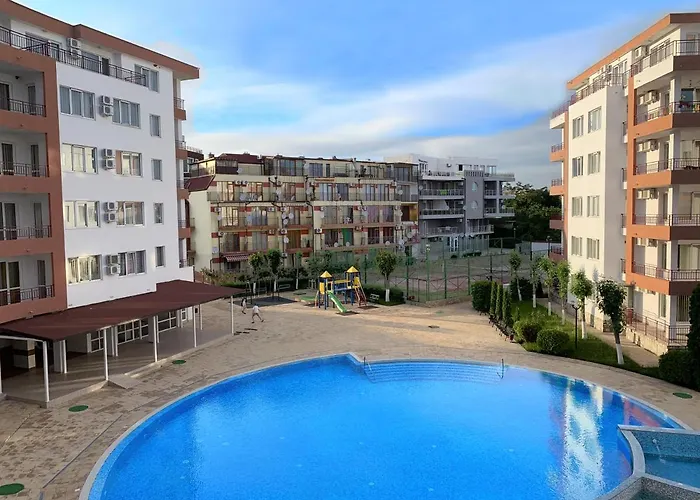 Riviera By Kalina Resort, Равда