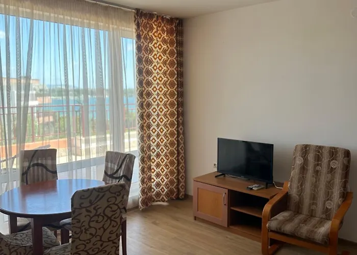 Апартамент Riviera By Kalina Resort, Равда